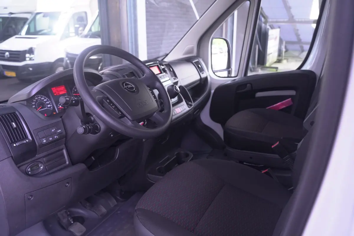 2.2 D 140 pk L4H2 Airco, Cruise Control Laadruimte Pakket, Lane Assist, Slechts 26 dkm, 2-Zits