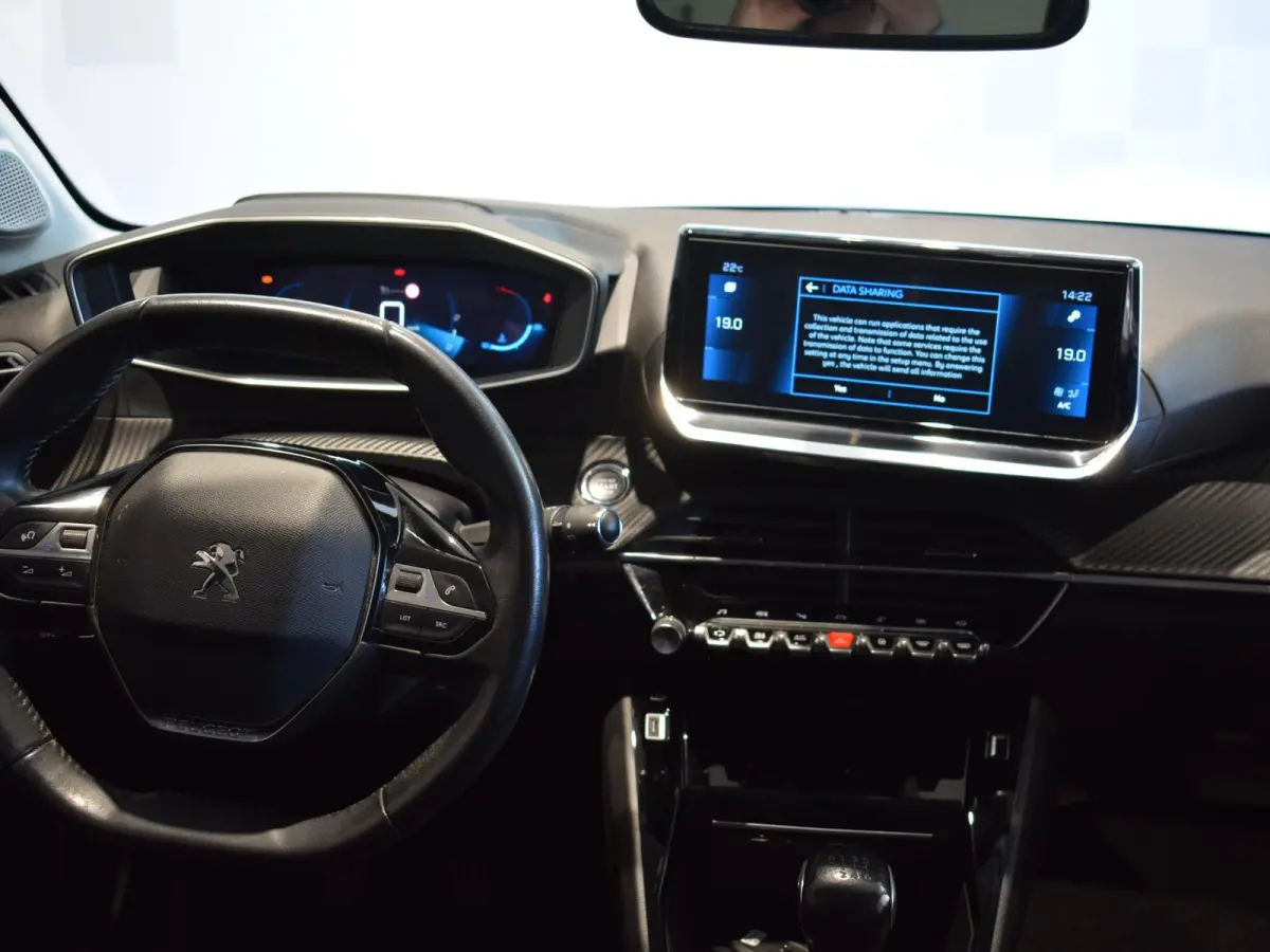 1.2 PureTech Allure Pack | 100pk | Navigatie | 3D i-Cockpit | Climate Control | Keyless Start & Entry |