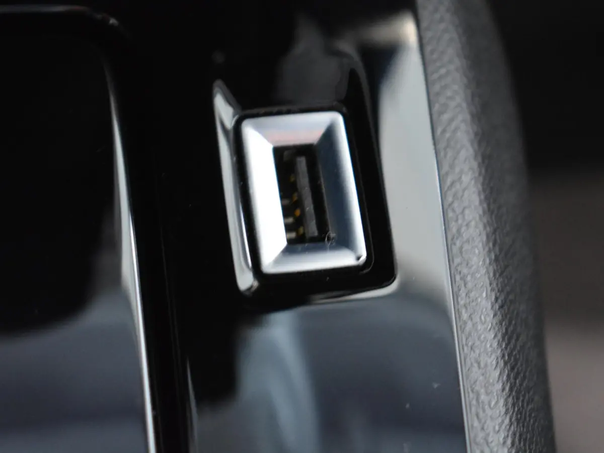1.2 PureTech Allure Pack | 100pk | Navigatie | 3D i-Cockpit | Climate Control | Keyless Start & Entry |