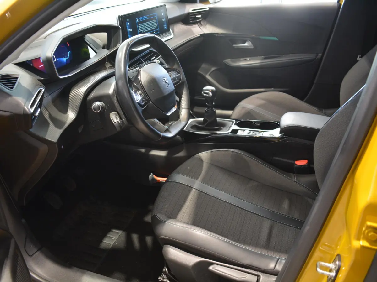 1.2 PureTech Allure Pack | 100pk | Navigatie | 3D i-Cockpit | Climate Control | Keyless Start & Entry |