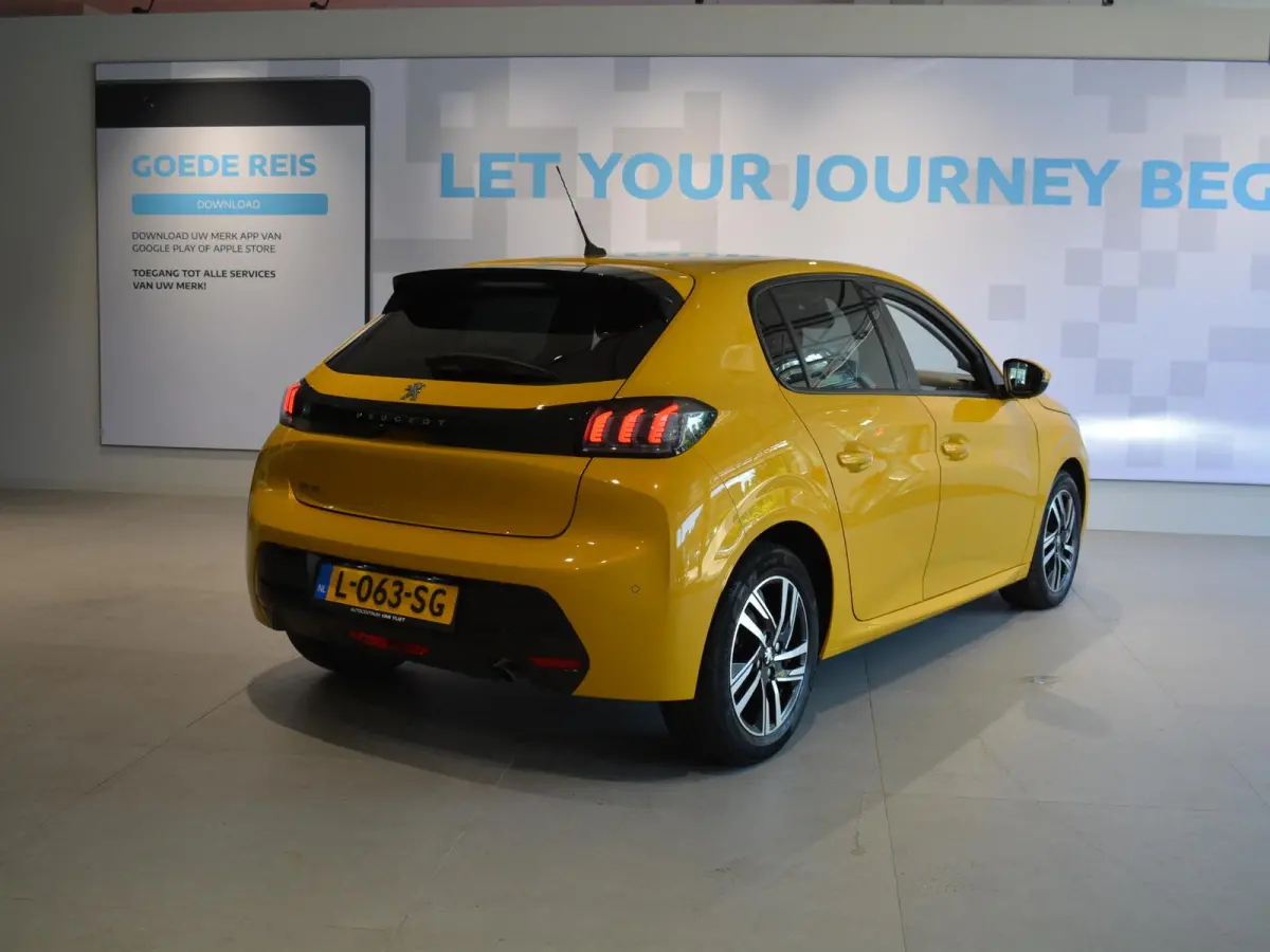 1.2 PureTech Allure Pack | 100pk | Navigatie | 3D i-Cockpit | Climate Control | Keyless Start & Entry |