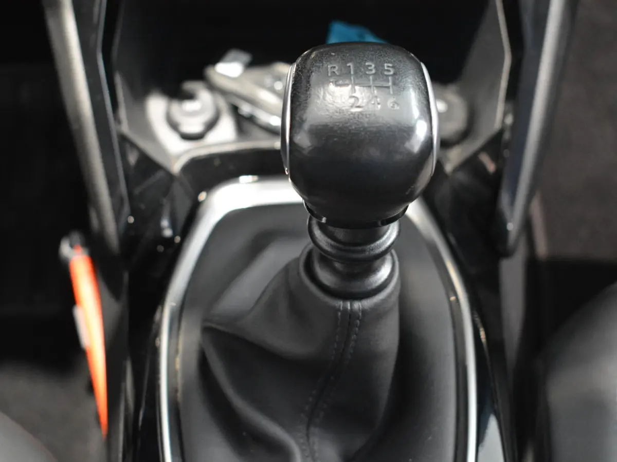 1.2 PureTech Allure Pack | 100pk | Navigatie | 3D i-Cockpit | Climate Control | Keyless Start & Entry |