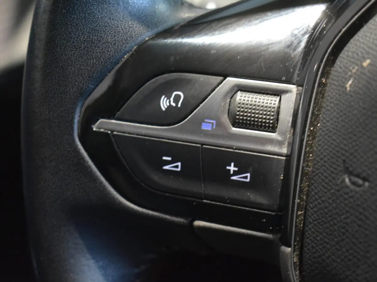 1.2 PureTech Allure Pack | 100pk | Navigatie | 3D i-Cockpit | Climate Control | Keyless Start & Entry |