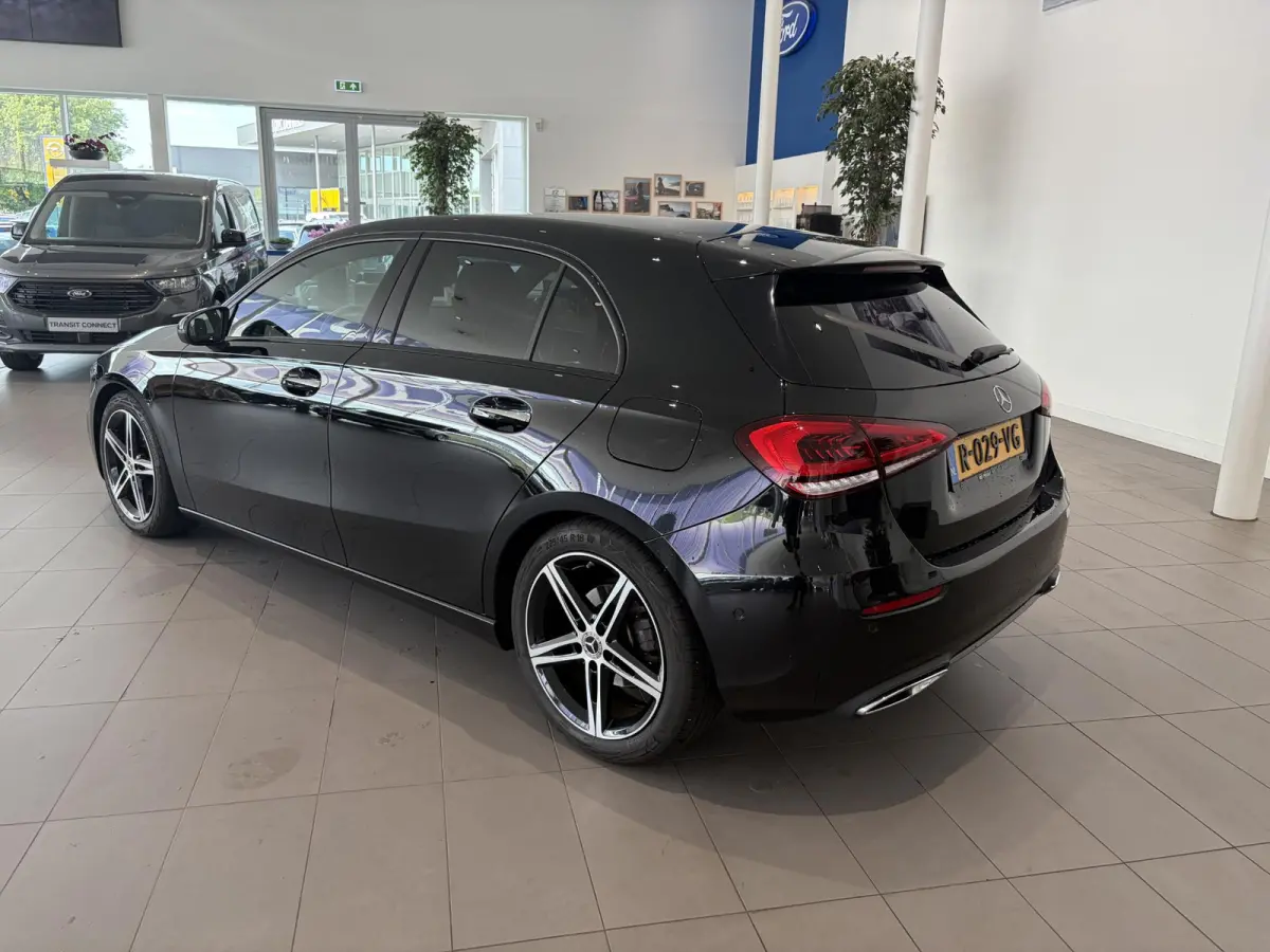 180 Premium Plus | STOELVERWARMING | SFEERVERLICHTING | CRUISE CONTROL | ACHTERUITRIJCAMERA | VOL LEER |