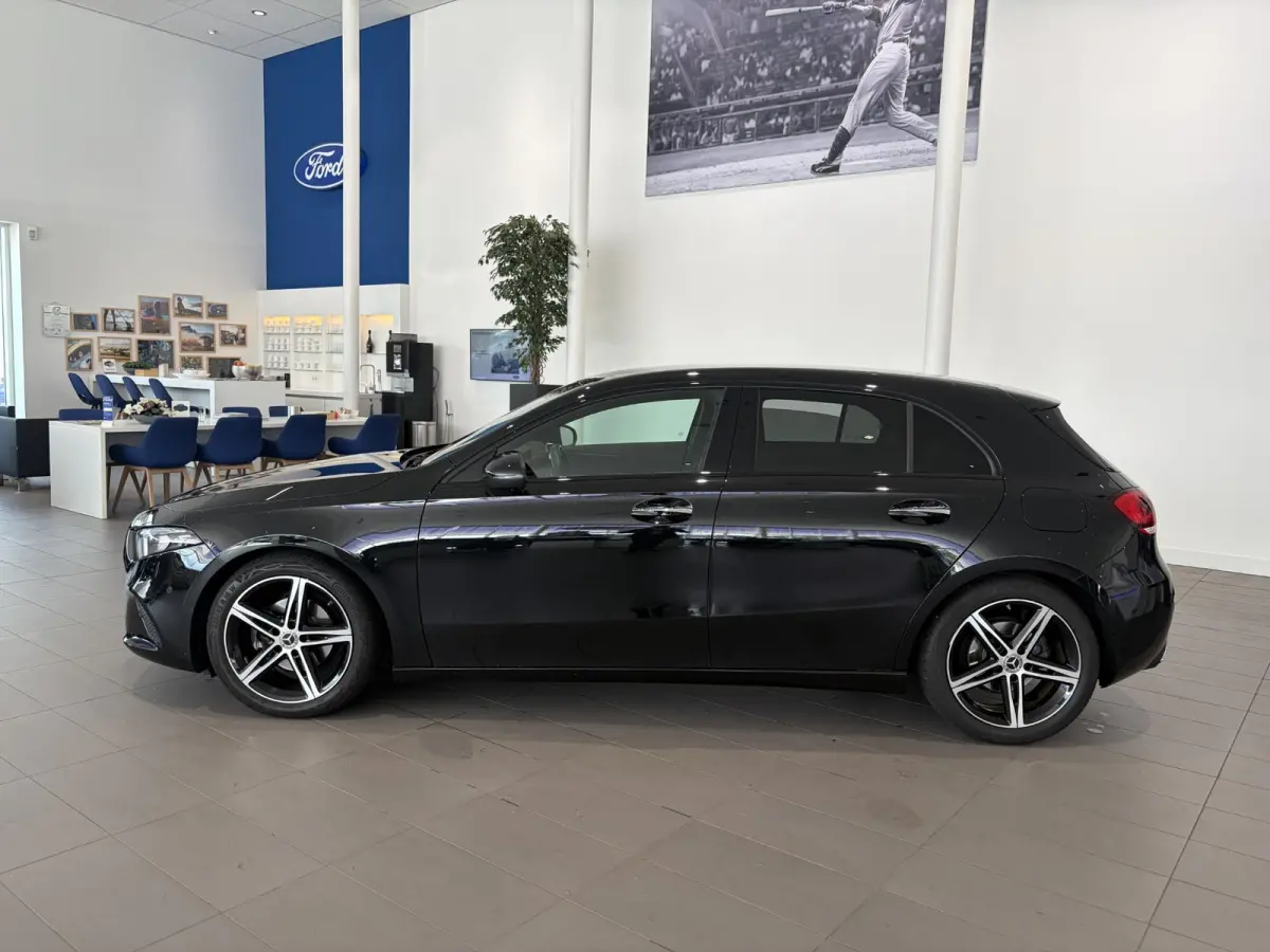 180 Premium Plus | STOELVERWARMING | SFEERVERLICHTING | CRUISE CONTROL | ACHTERUITRIJCAMERA | VOL LEER |