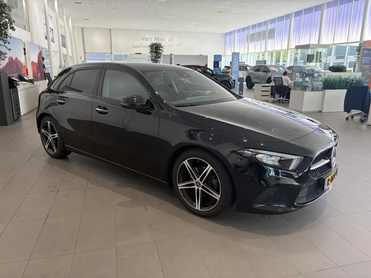 180 Premium Plus | STOELVERWARMING | SFEERVERLICHTING | CRUISE CONTROL | ACHTERUITRIJCAMERA | VOL LEER |