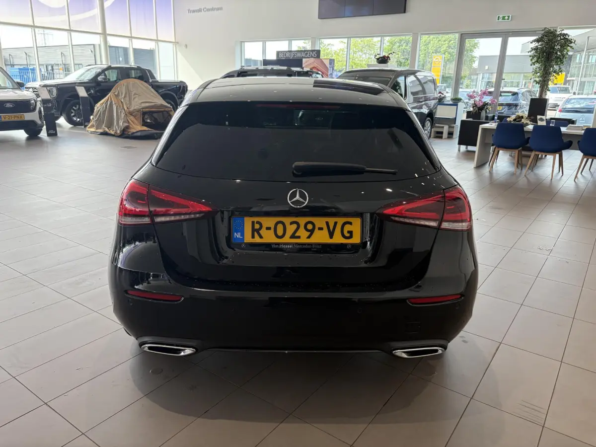 180 Premium Plus | STOELVERWARMING | SFEERVERLICHTING | CRUISE CONTROL | ACHTERUITRIJCAMERA | VOL LEER |