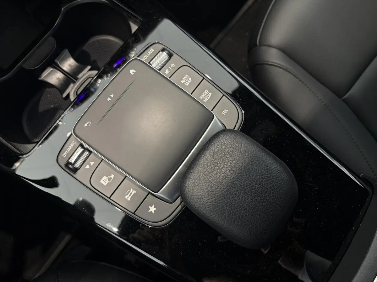 180 Premium Plus | STOELVERWARMING | SFEERVERLICHTING | CRUISE CONTROL | ACHTERUITRIJCAMERA | VOL LEER |