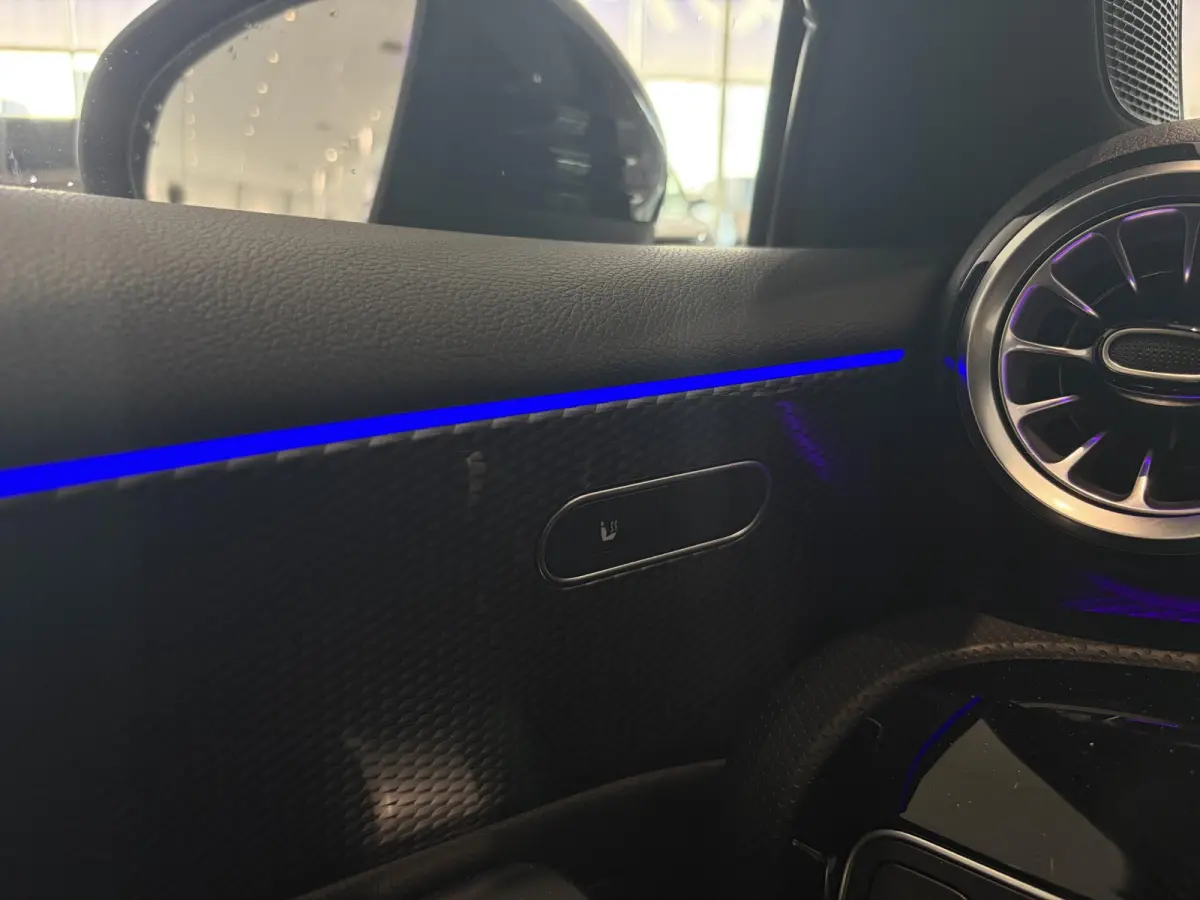180 Premium Plus | STOELVERWARMING | SFEERVERLICHTING | CRUISE CONTROL | ACHTERUITRIJCAMERA | VOL LEER |
