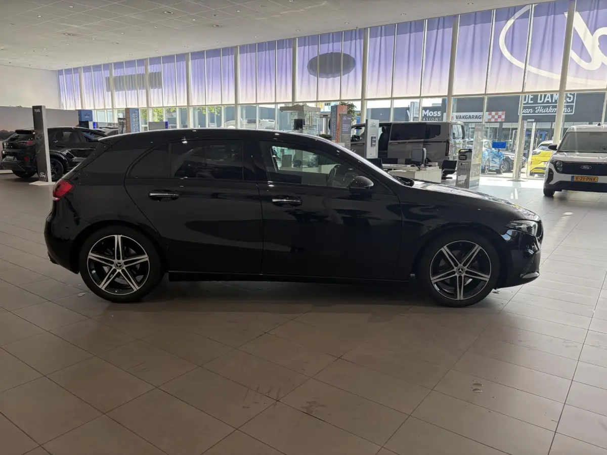 180 Premium Plus | STOELVERWARMING | SFEERVERLICHTING | CRUISE CONTROL | ACHTERUITRIJCAMERA | VOL LEER |