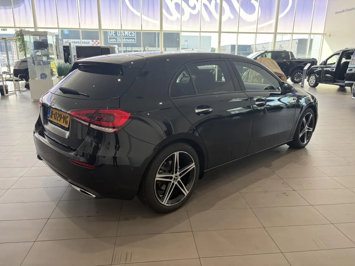 180 Premium Plus | STOELVERWARMING | SFEERVERLICHTING | CRUISE CONTROL | ACHTERUITRIJCAMERA | VOL LEER |