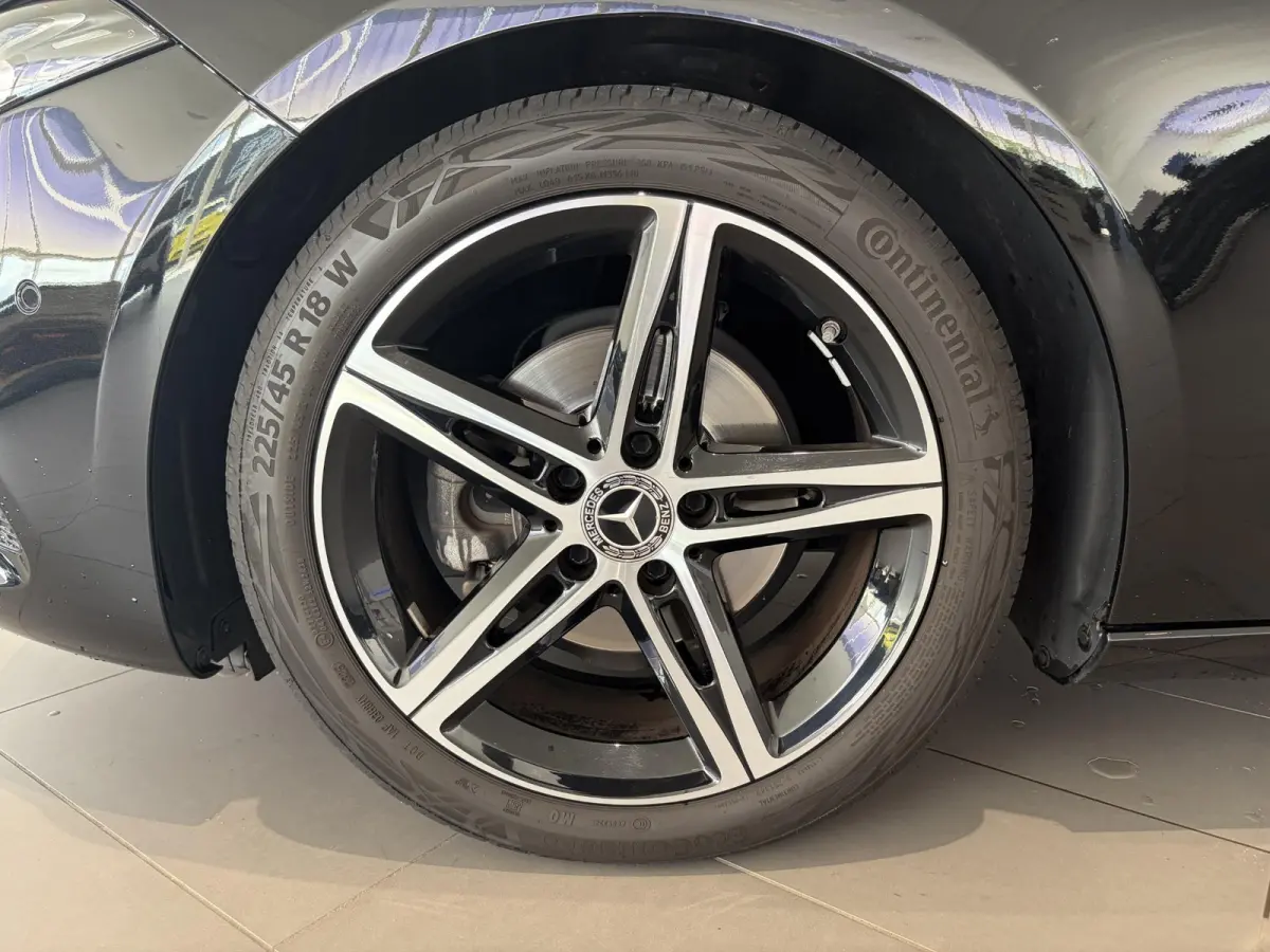180 Premium Plus | STOELVERWARMING | SFEERVERLICHTING | CRUISE CONTROL | ACHTERUITRIJCAMERA | VOL LEER |