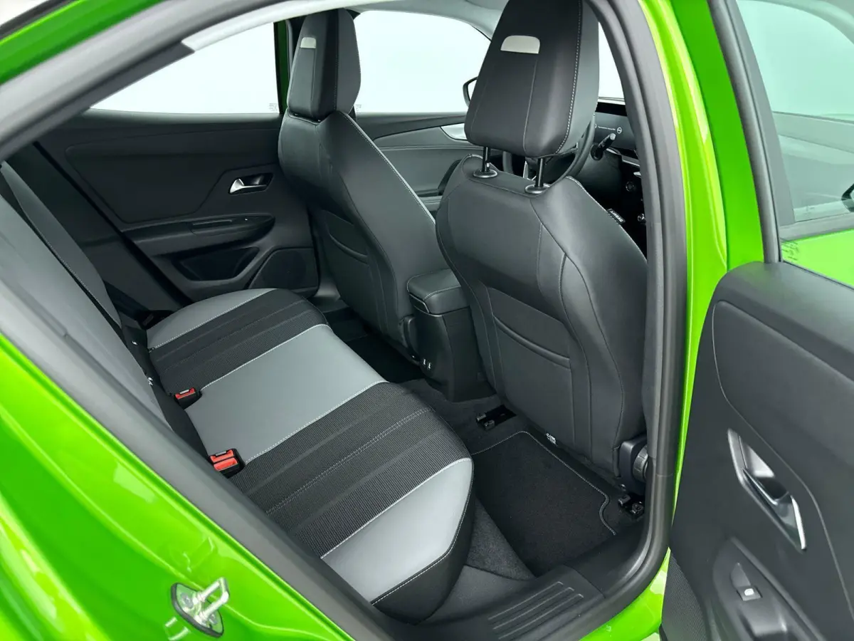EV 50kWh 136pk Elegance | Accu 98% | Navigatie | Achteruitrijcamera | Climate Control