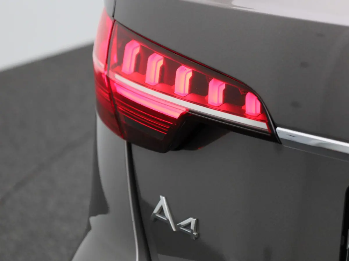2.0 30 TDI S tronic Attraction AUTOMAAT | VIRTUEEL | LEDER | NAVIGATIE | ELEKTRISCHE KOFFERKLEP | LED | KEYLES | PDC | STOELVERWARMING | CLIMA | CRUISE | DAB | 12 MAANDEN BOVAG GARANTIE |