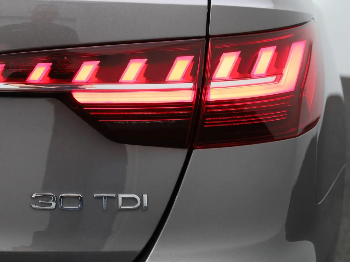 2.0 30 TDI S tronic Attraction AUTOMAAT | VIRTUEEL | LEDER | NAVIGATIE | ELEKTRISCHE KOFFERKLEP | LED | KEYLES | PDC | STOELVERWARMING | CLIMA | CRUISE | DAB | 12 MAANDEN BOVAG GARANTIE |