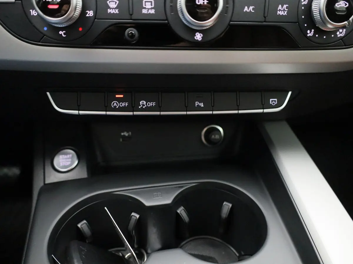 2.0 30 TDI S tronic Attraction AUTOMAAT | VIRTUEEL | LEDER | NAVIGATIE | ELEKTRISCHE KOFFERKLEP | LED | KEYLES | PDC | STOELVERWARMING | CLIMA | CRUISE | DAB | 12 MAANDEN BOVAG GARANTIE |