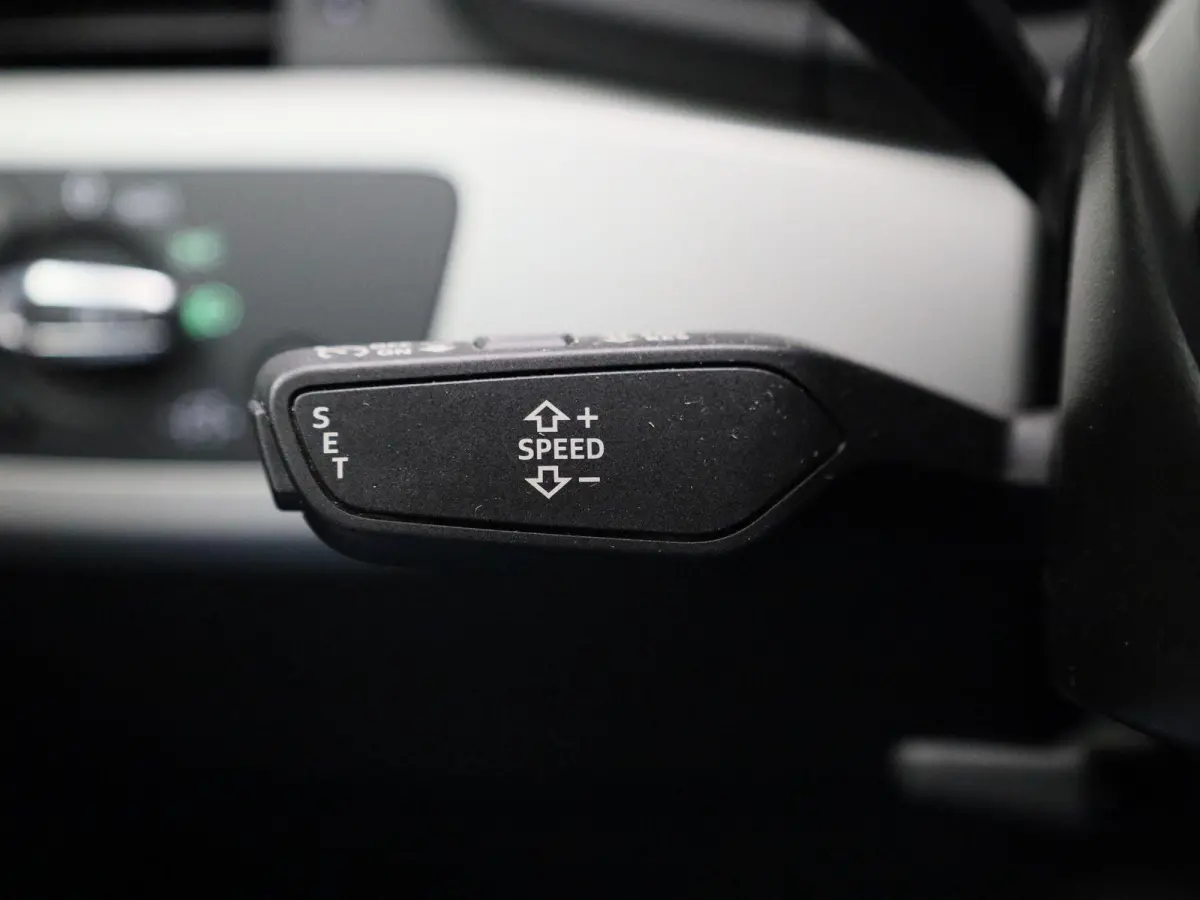 2.0 30 TDI S tronic Attraction AUTOMAAT | VIRTUEEL | LEDER | NAVIGATIE | ELEKTRISCHE KOFFERKLEP | LED | KEYLES | PDC | STOELVERWARMING | CLIMA | CRUISE | DAB | 12 MAANDEN BOVAG GARANTIE |