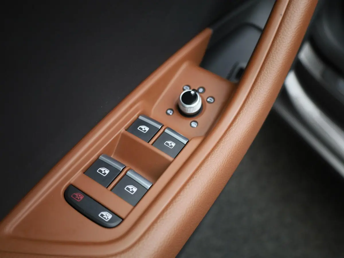 2.0 30 TDI S tronic Attraction AUTOMAAT | VIRTUEEL | LEDER | NAVIGATIE | ELEKTRISCHE KOFFERKLEP | LED | KEYLES | PDC | STOELVERWARMING | CLIMA | CRUISE | DAB | 12 MAANDEN BOVAG GARANTIE |