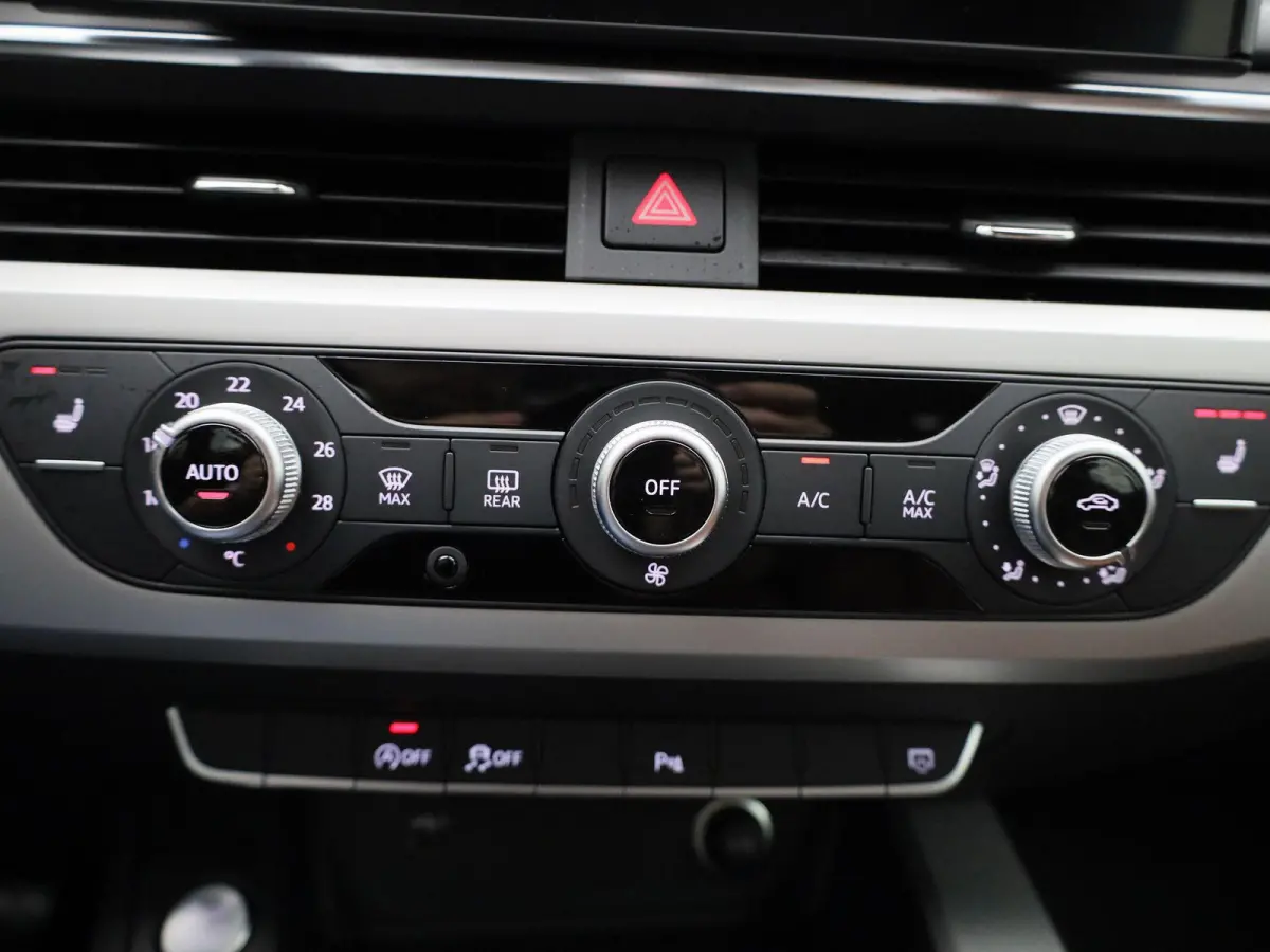 2.0 30 TDI S tronic Attraction AUTOMAAT | VIRTUEEL | LEDER | NAVIGATIE | ELEKTRISCHE KOFFERKLEP | LED | KEYLES | PDC | STOELVERWARMING | CLIMA | CRUISE | DAB | 12 MAANDEN BOVAG GARANTIE |