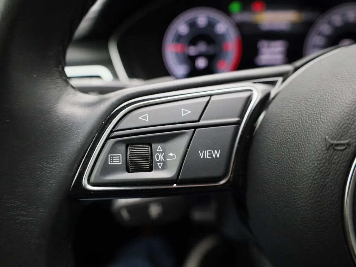 2.0 30 TDI S tronic Attraction AUTOMAAT | VIRTUEEL | LEDER | NAVIGATIE | ELEKTRISCHE KOFFERKLEP | LED | KEYLES | PDC | STOELVERWARMING | CLIMA | CRUISE | DAB | 12 MAANDEN BOVAG GARANTIE |
