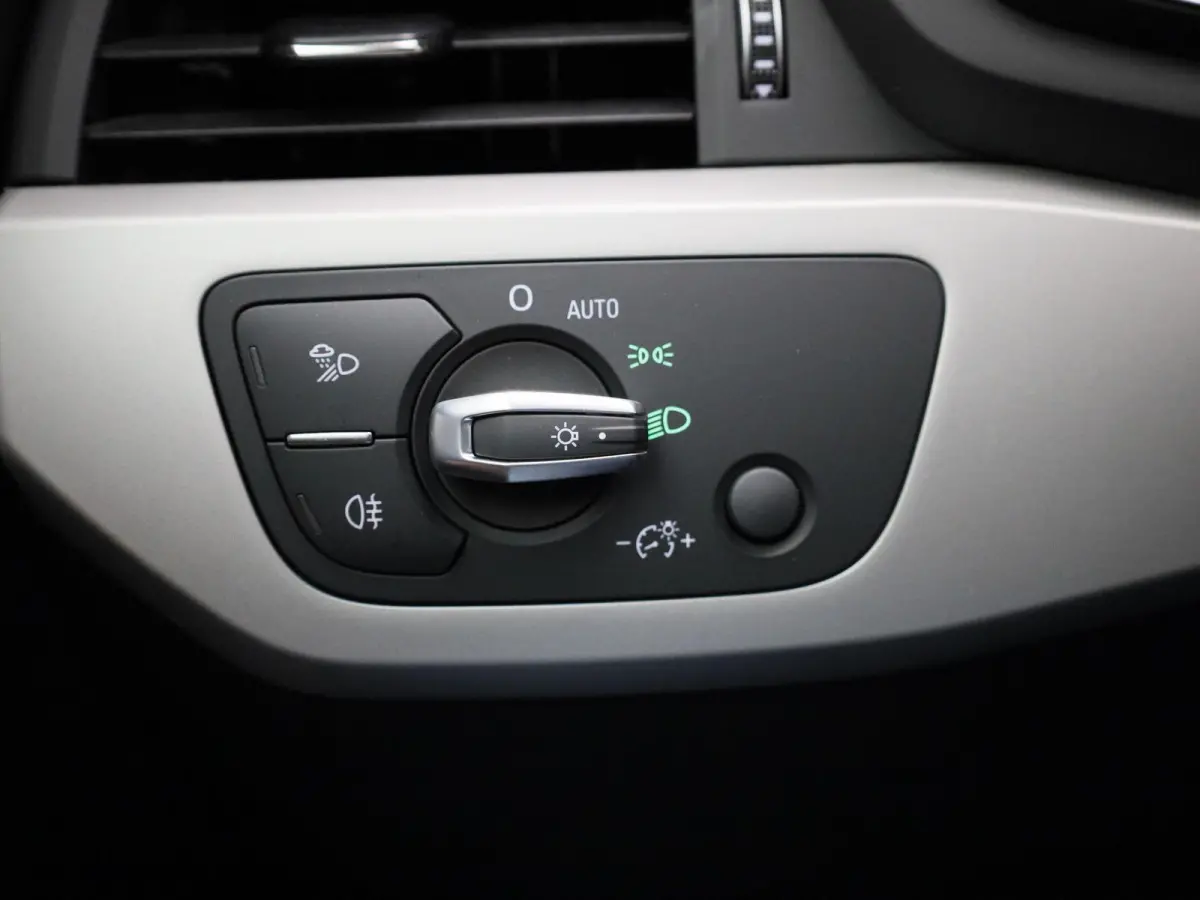 2.0 30 TDI S tronic Attraction AUTOMAAT | VIRTUEEL | LEDER | NAVIGATIE | ELEKTRISCHE KOFFERKLEP | LED | KEYLES | PDC | STOELVERWARMING | CLIMA | CRUISE | DAB | 12 MAANDEN BOVAG GARANTIE |