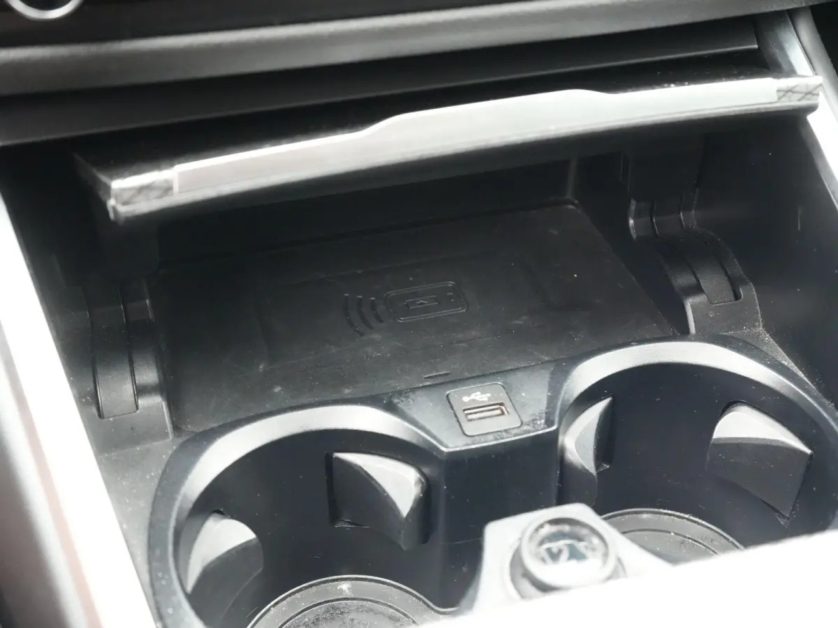 330e | Automaat | M Sportpakket / BMW 50 Jahre | HUD | Schuif Dak | BMW Live Cockpit Plus | BMW Individual hoogglans Shadow Line |  DAB-Tuner |  Ambiance verlichting | 12 Maanden BOVAG Garan