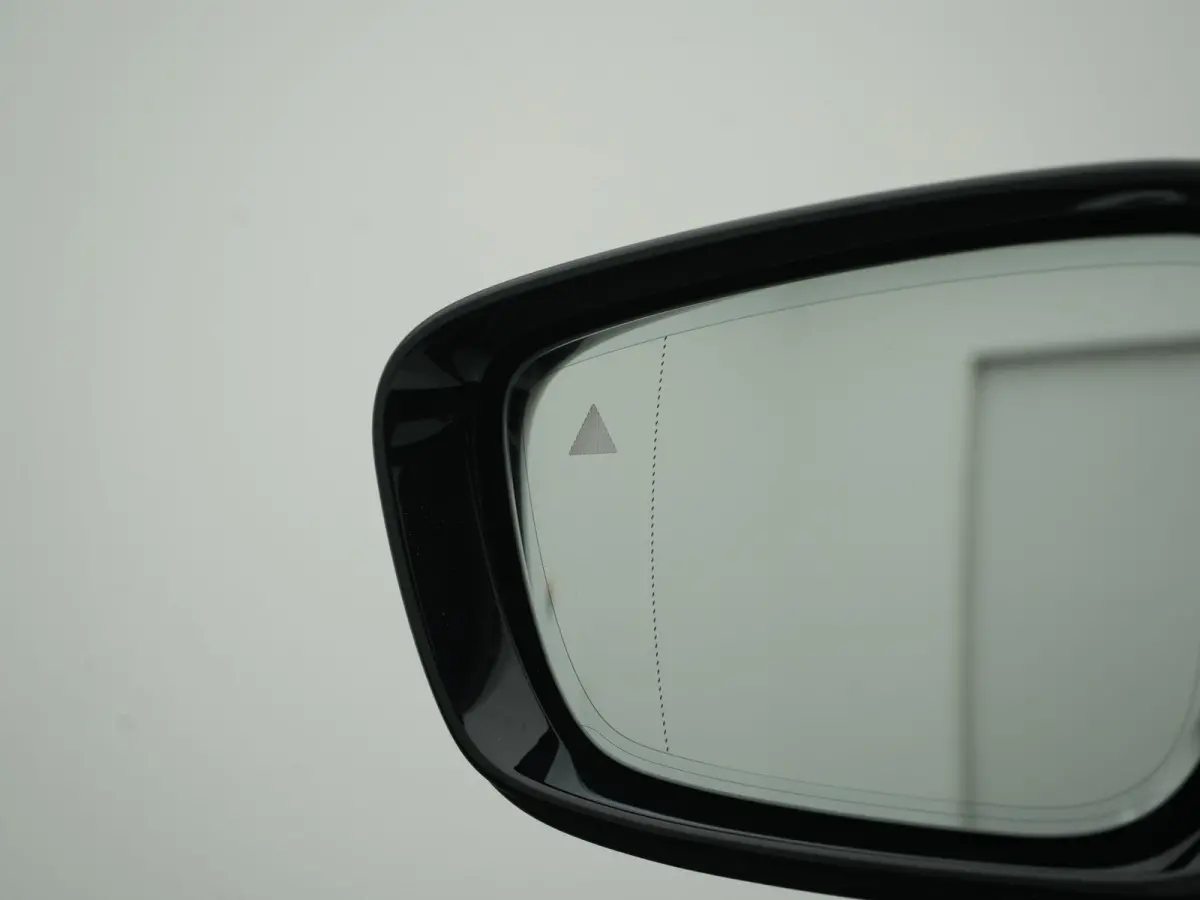 330e | Automaat | M Sportpakket / BMW 50 Jahre | HUD | Schuif Dak | BMW Live Cockpit Plus | BMW Individual hoogglans Shadow Line |  DAB-Tuner |  Ambiance verlichting | 12 Maanden BOVAG Garan