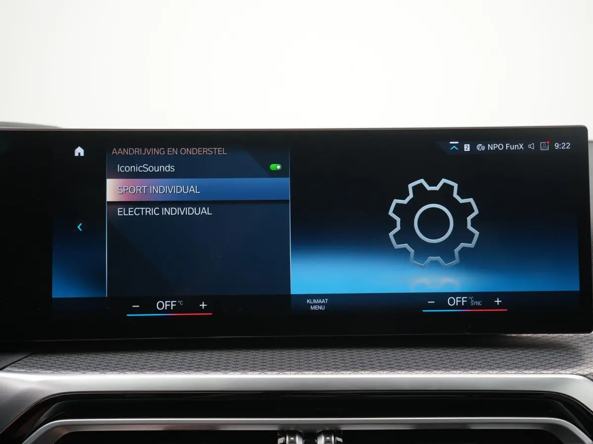 330e | Automaat | M Sportpakket / BMW 50 Jahre | HUD | Schuif Dak | BMW Live Cockpit Plus | BMW Individual hoogglans Shadow Line |  DAB-Tuner |  Ambiance verlichting | 12 Maanden BOVAG Garan