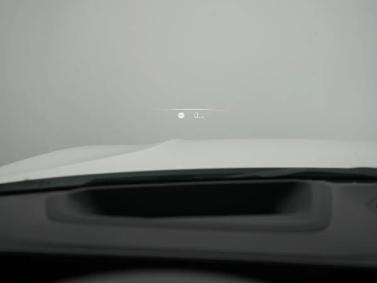 330e | Automaat | M Sportpakket / BMW 50 Jahre | HUD | Schuif Dak | BMW Live Cockpit Plus | BMW Individual hoogglans Shadow Line |  DAB-Tuner |  Ambiance verlichting | 12 Maanden BOVAG Garan