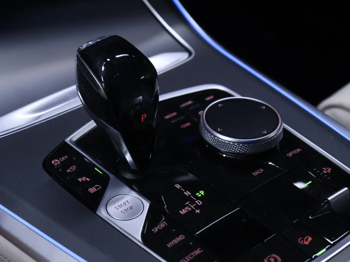 xDrive45e High Executive [PANORAMADAK, APPLE CARPLAY, HEAD-UP DISPLAY, ADAPTIVE CRUISE, ANDROID, TREKHAAK ELEKTRISCH, STOELVERWARMING, COMFORTSTOELEN, NIEUWSTAAT]