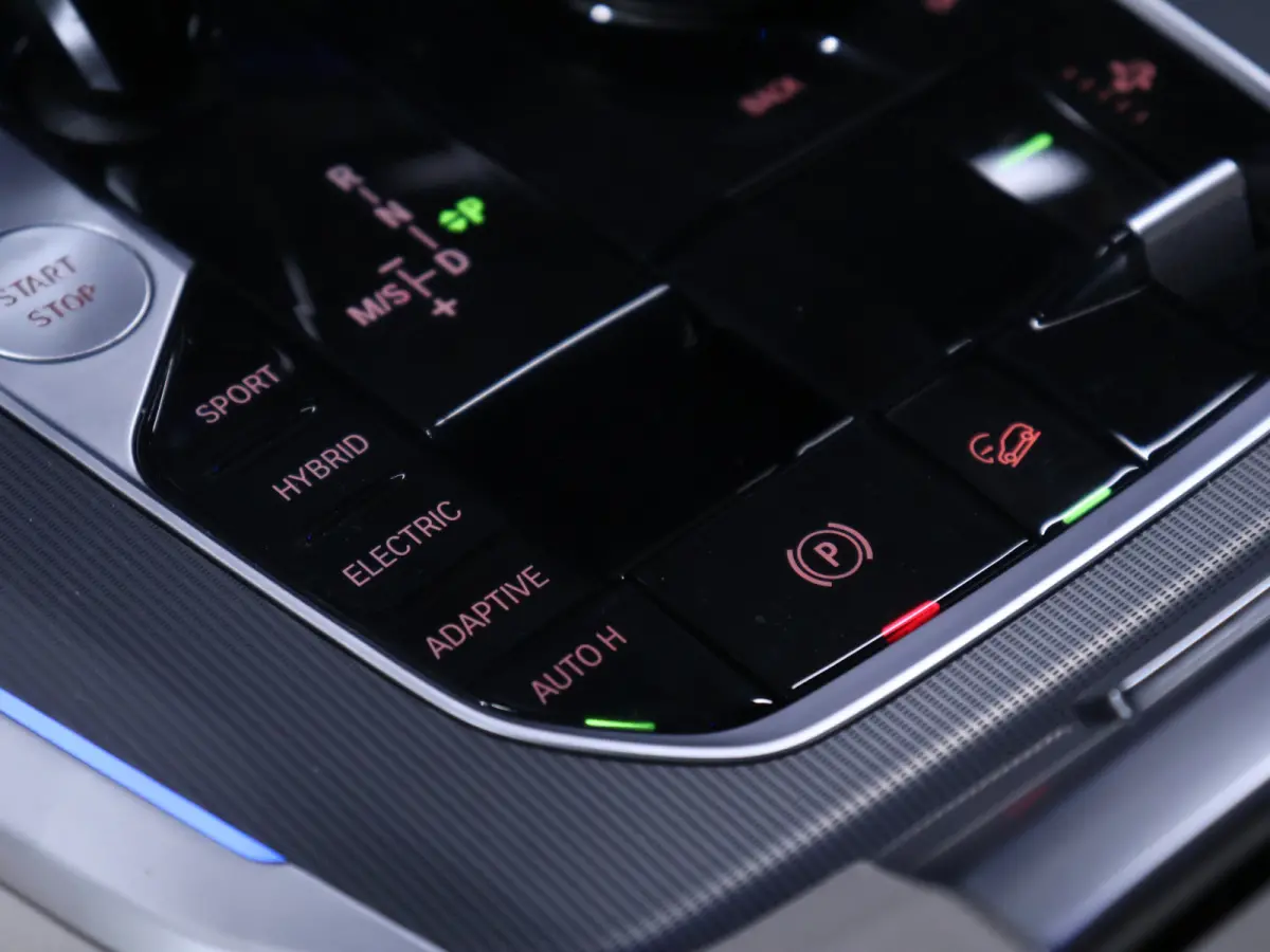 xDrive45e High Executive [PANORAMADAK, APPLE CARPLAY, HEAD-UP DISPLAY, ADAPTIVE CRUISE, ANDROID, TREKHAAK ELEKTRISCH, STOELVERWARMING, COMFORTSTOELEN, NIEUWSTAAT]