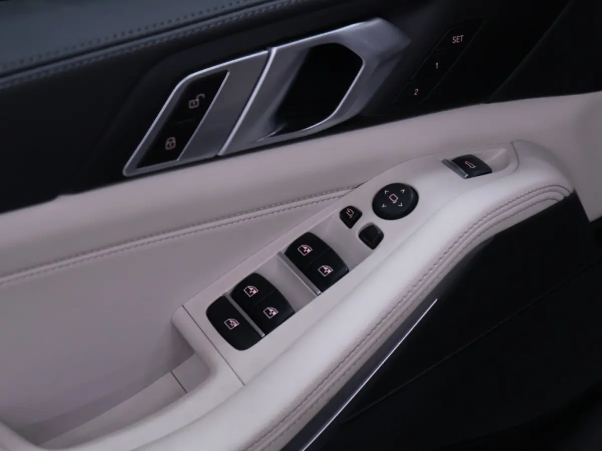 xDrive45e High Executive [PANORAMADAK, APPLE CARPLAY, HEAD-UP DISPLAY, ADAPTIVE CRUISE, ANDROID, TREKHAAK ELEKTRISCH, STOELVERWARMING, COMFORTSTOELEN, NIEUWSTAAT]