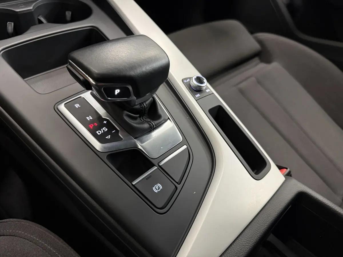 40 TFSI 204PK S-Line Facelift PANO/TREKHAAK/ACC/LED/19"AUDI-SPORT/STOEL+STUURVERW/PRIVACY/DYNAMIC-LED/SPORT-PAKKET/MYTHOSSCHWARZ/VOLLEDIG AUDI DEALER HISTORIE, NET OH BEURT GEHAD