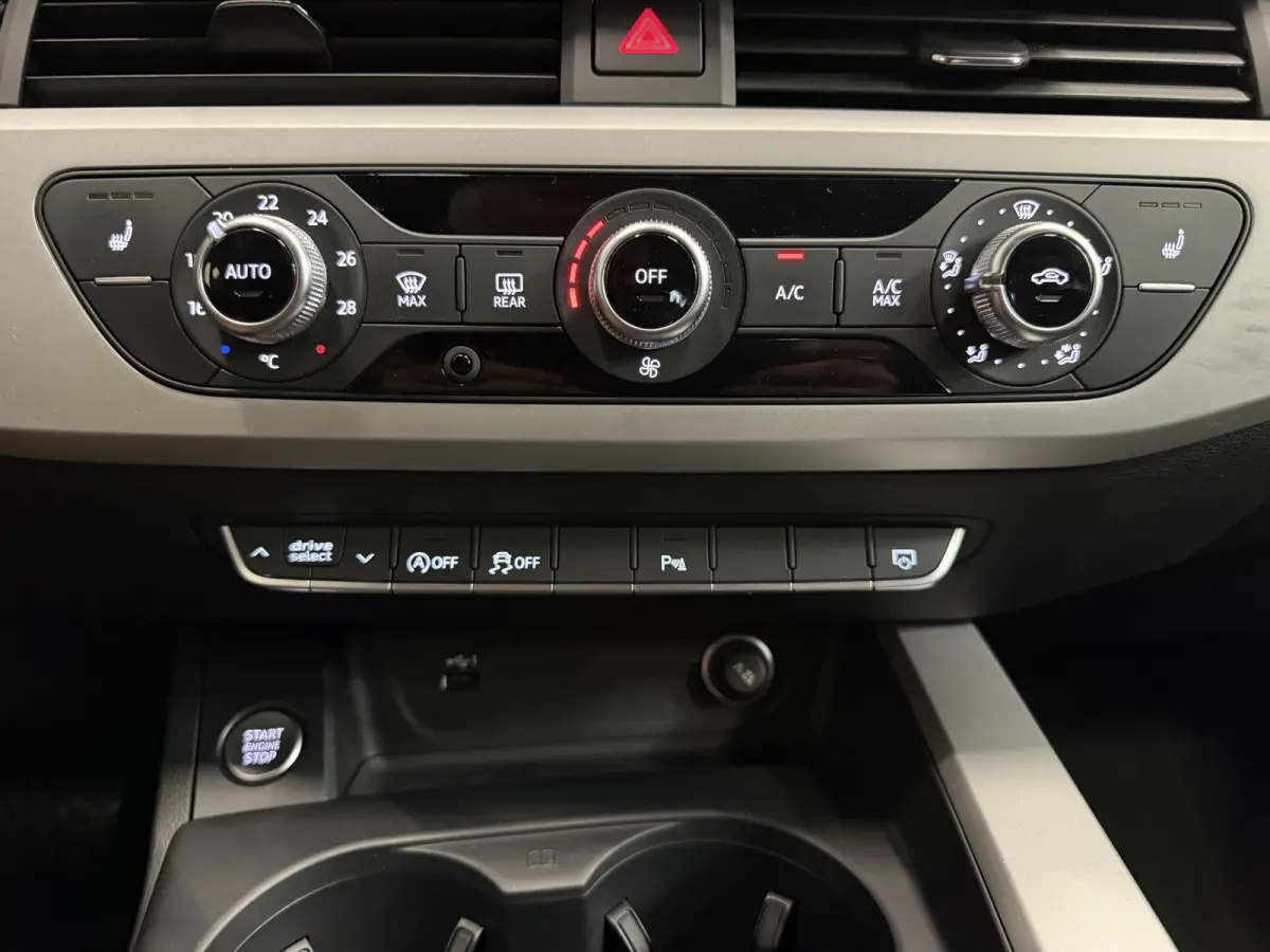 40 TFSI 204PK S-Line Facelift PANO/TREKHAAK/ACC/LED/19"AUDI-SPORT/STOEL+STUURVERW/PRIVACY/DYNAMIC-LED/SPORT-PAKKET/MYTHOSSCHWARZ/VOLLEDIG AUDI DEALER HISTORIE, NET OH BEURT GEHAD