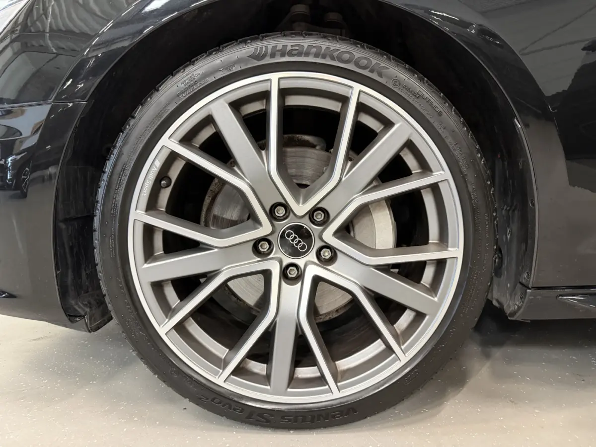 40 TFSI 204PK S-Line Facelift PANO/TREKHAAK/ACC/LED/19"AUDI-SPORT/STOEL+STUURVERW/PRIVACY/DYNAMIC-LED/SPORT-PAKKET/MYTHOSSCHWARZ/VOLLEDIG AUDI DEALER HISTORIE, NET OH BEURT GEHAD