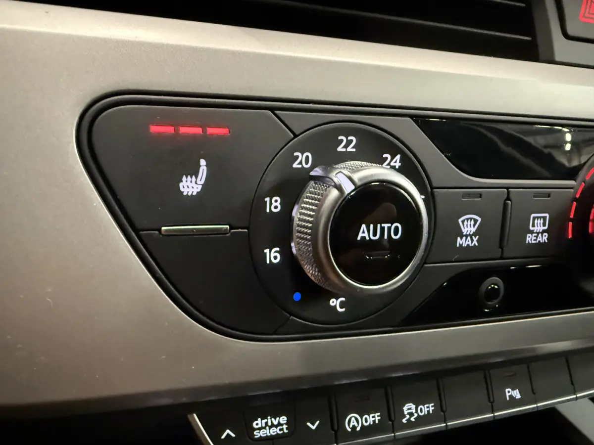 40 TFSI 204PK S-Line Facelift PANO/TREKHAAK/ACC/LED/19"AUDI-SPORT/STOEL+STUURVERW/PRIVACY/DYNAMIC-LED/SPORT-PAKKET/MYTHOSSCHWARZ/VOLLEDIG AUDI DEALER HISTORIE, NET OH BEURT GEHAD