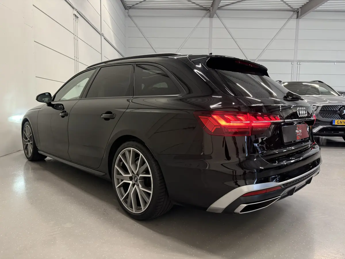 40 TFSI 204PK S-Line Facelift PANO/TREKHAAK/ACC/LED/19"AUDI-SPORT/STOEL+STUURVERW/PRIVACY/DYNAMIC-LED/SPORT-PAKKET/MYTHOSSCHWARZ/VOLLEDIG AUDI DEALER HISTORIE, NET OH BEURT GEHAD