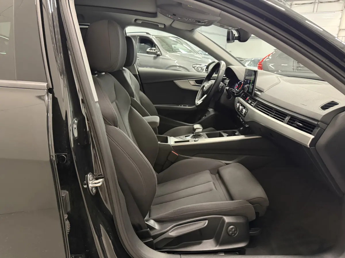 40 TFSI 204PK S-Line Facelift PANO/TREKHAAK/ACC/LED/19"AUDI-SPORT/STOEL+STUURVERW/PRIVACY/DYNAMIC-LED/SPORT-PAKKET/MYTHOSSCHWARZ/VOLLEDIG AUDI DEALER HISTORIE, NET OH BEURT GEHAD