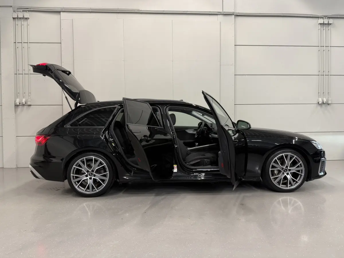 40 TFSI 204PK S-Line Facelift PANO/TREKHAAK/ACC/LED/19"AUDI-SPORT/STOEL+STUURVERW/PRIVACY/DYNAMIC-LED/SPORT-PAKKET/MYTHOSSCHWARZ/VOLLEDIG AUDI DEALER HISTORIE, NET OH BEURT GEHAD