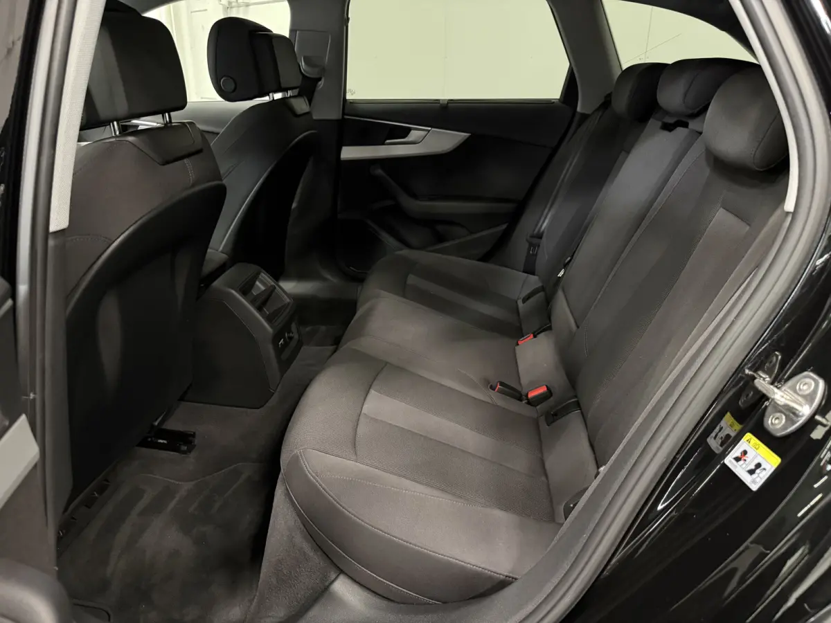 40 TFSI 204PK S-Line Facelift PANO/TREKHAAK/ACC/LED/19"AUDI-SPORT/STOEL+STUURVERW/PRIVACY/DYNAMIC-LED/SPORT-PAKKET/MYTHOSSCHWARZ/VOLLEDIG AUDI DEALER HISTORIE, NET OH BEURT GEHAD