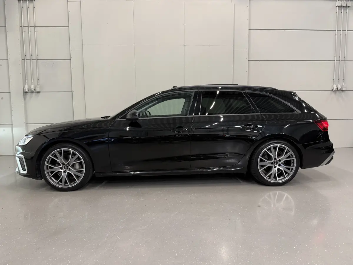 40 TFSI 204PK S-Line Facelift PANO/TREKHAAK/ACC/LED/19"AUDI-SPORT/STOEL+STUURVERW/PRIVACY/DYNAMIC-LED/SPORT-PAKKET/MYTHOSSCHWARZ/VOLLEDIG AUDI DEALER HISTORIE, NET OH BEURT GEHAD