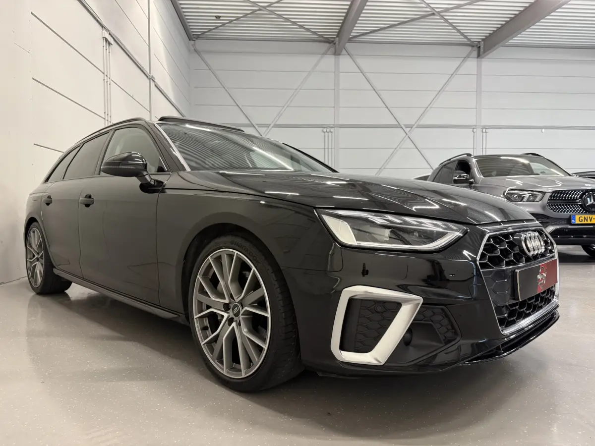 40 TFSI 204PK S-Line Facelift PANO/TREKHAAK/ACC/LED/19"AUDI-SPORT/STOEL+STUURVERW/PRIVACY/DYNAMIC-LED/SPORT-PAKKET/MYTHOSSCHWARZ/VOLLEDIG AUDI DEALER HISTORIE, NET OH BEURT GEHAD