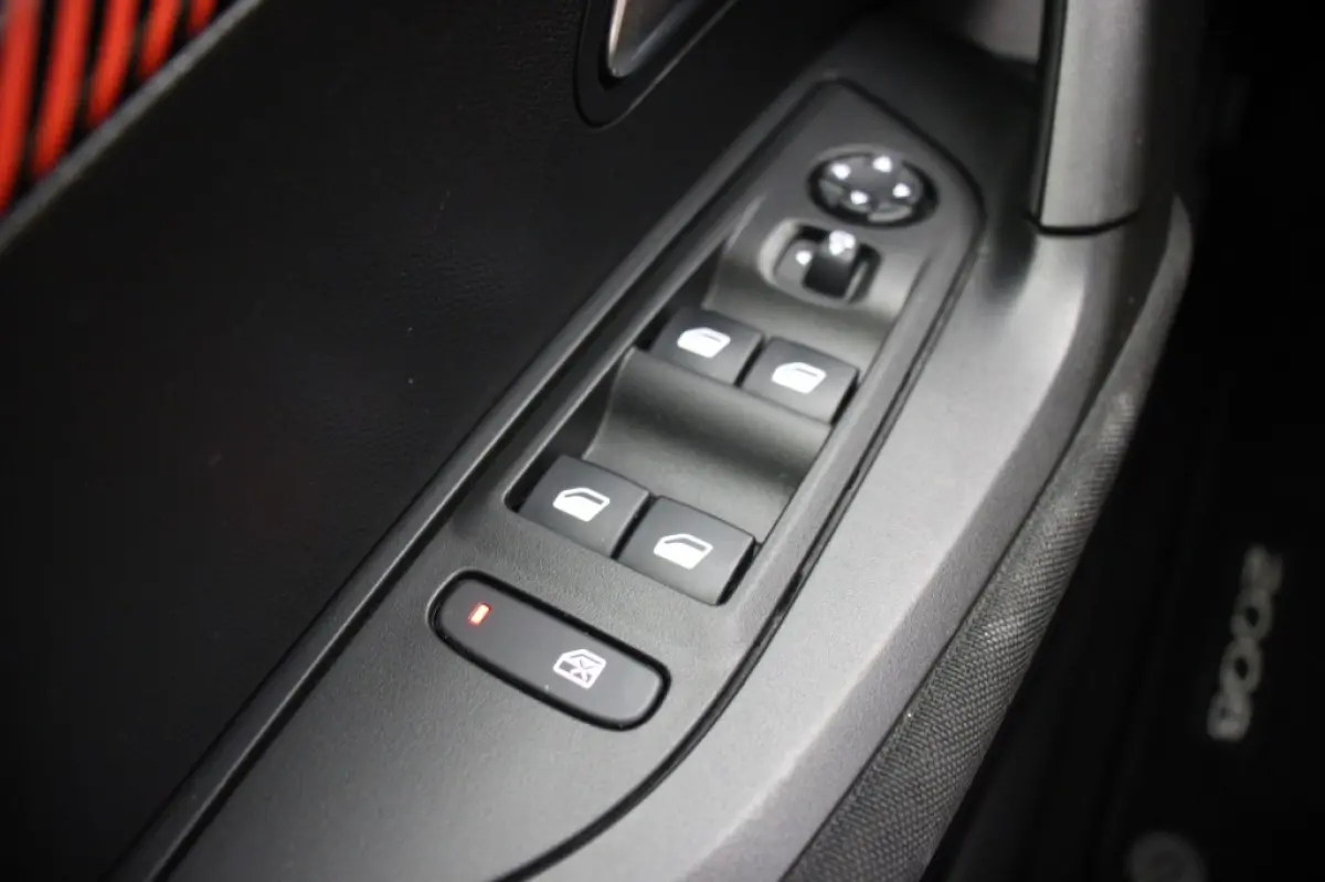 1.2 PureTech 100 Active - Carplay, Navi, Cruise