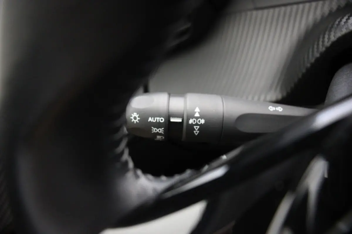1.2 PureTech 100 Active - Carplay, Navi, Cruise