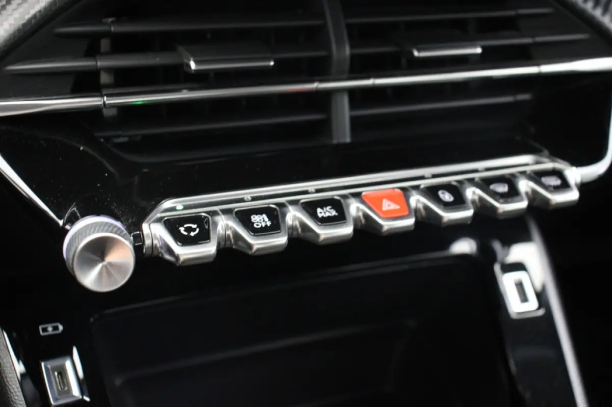 1.2 PureTech 100 Active - Carplay, Navi, Cruise