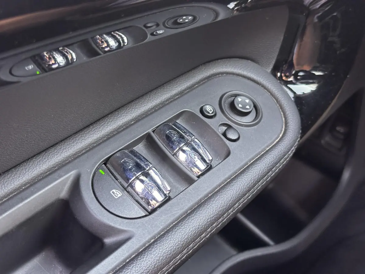 Cooper ALL4 AT | FACELIFT | 1e Eigenaar | Dealeronderhouden | Virtual Cockpit | PANO | Stoelverwarming | Navigatie | Carplay | Elektrische Achterklep | Achteruitrijcamera | Parkeersensoren |