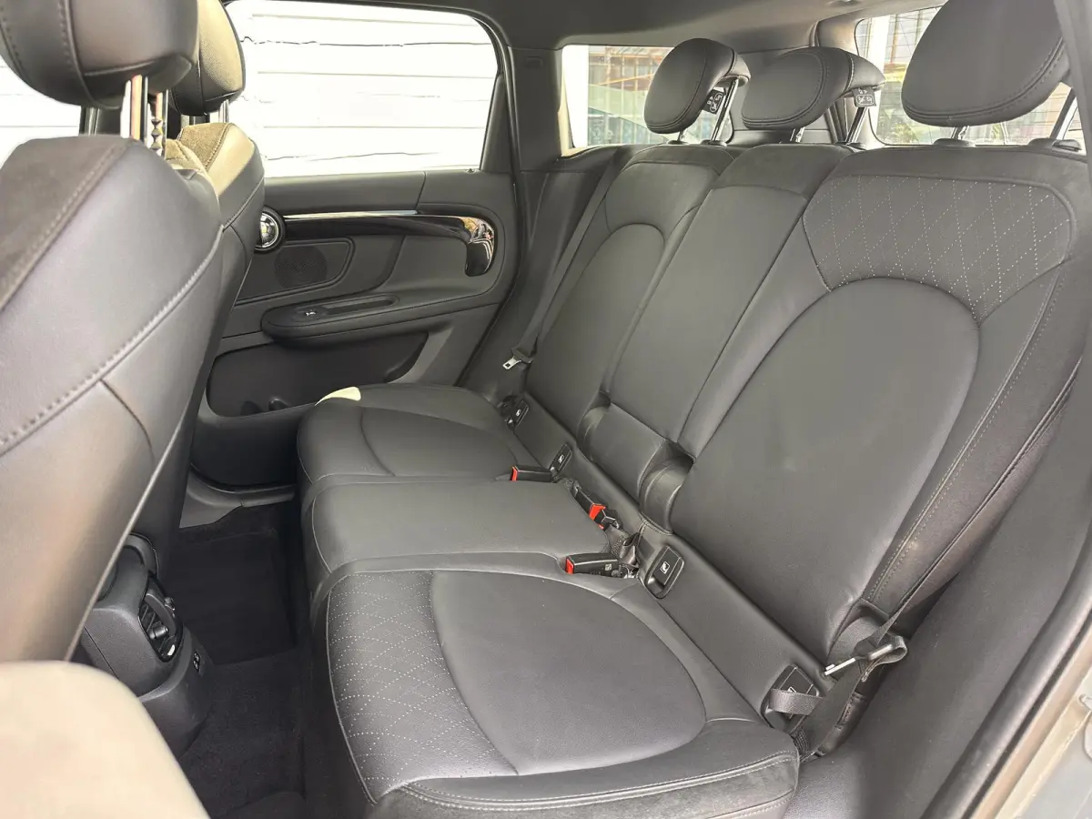 Cooper ALL4 AT | FACELIFT | 1e Eigenaar | Dealeronderhouden | Virtual Cockpit | PANO | Stoelverwarming | Navigatie | Carplay | Elektrische Achterklep | Achteruitrijcamera | Parkeersensoren |