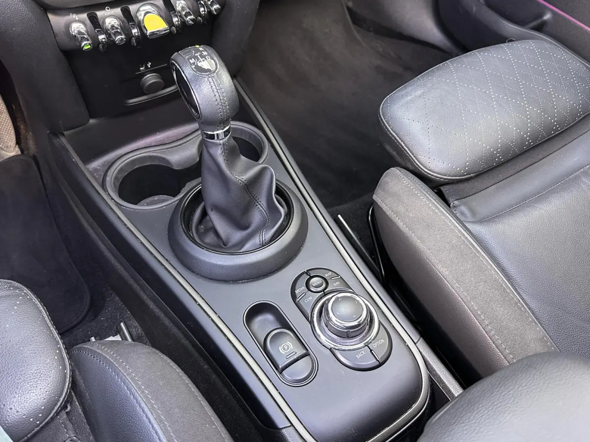 Cooper ALL4 AT | FACELIFT | 1e Eigenaar | Dealeronderhouden | Virtual Cockpit | PANO | Stoelverwarming | Navigatie | Carplay | Elektrische Achterklep | Achteruitrijcamera | Parkeersensoren |