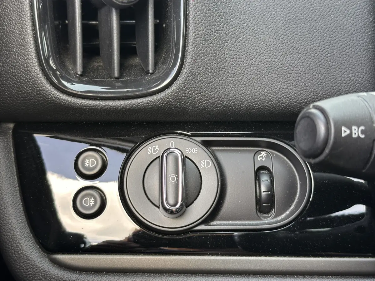 Cooper ALL4 AT | FACELIFT | 1e Eigenaar | Dealeronderhouden | Virtual Cockpit | PANO | Stoelverwarming | Navigatie | Carplay | Elektrische Achterklep | Achteruitrijcamera | Parkeersensoren |