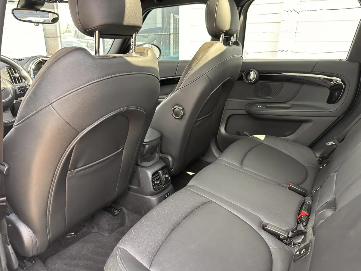Cooper ALL4 AT | FACELIFT | 1e Eigenaar | Dealeronderhouden | Virtual Cockpit | PANO | Stoelverwarming | Navigatie | Carplay | Elektrische Achterklep | Achteruitrijcamera | Parkeersensoren |